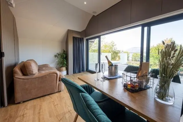 Luxury Lodge (Sleeps 4)