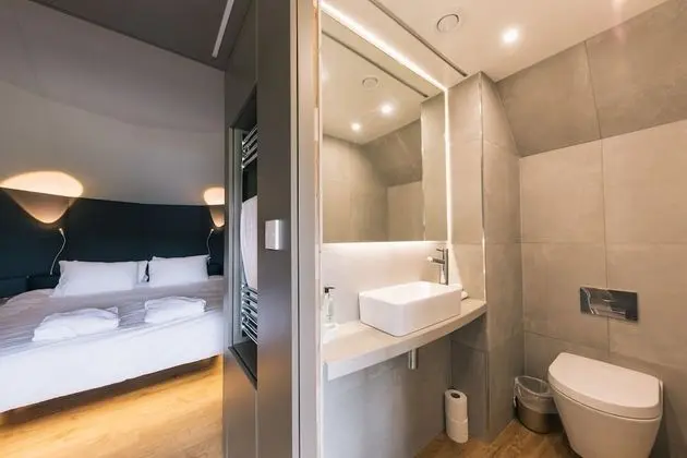 Luxury Lodge (Sleeps 4)