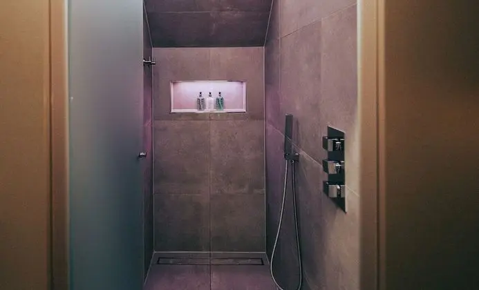 Luxury Lodge (Sleeps 4)