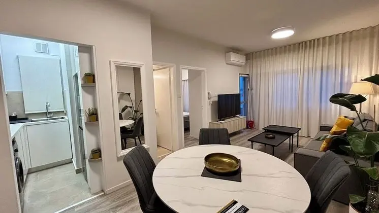 Odada yemek servisi