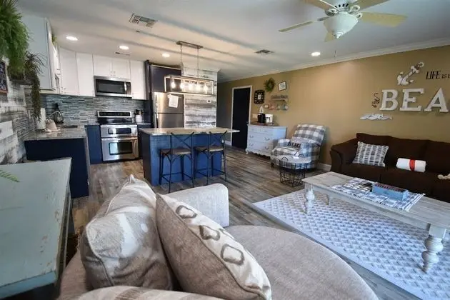 Daire (8 B, One Bedroom Condo)