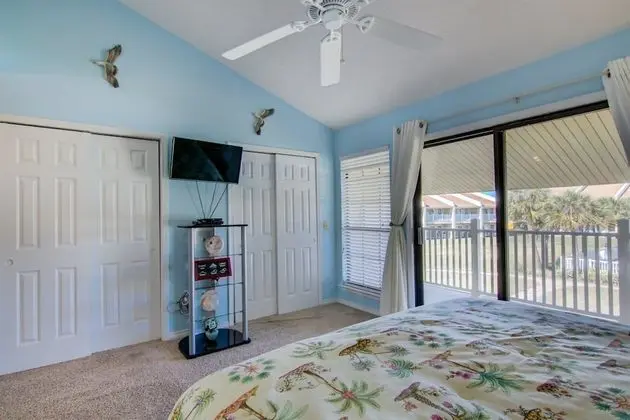Ev (3 A, Three Bedroom Townhome)