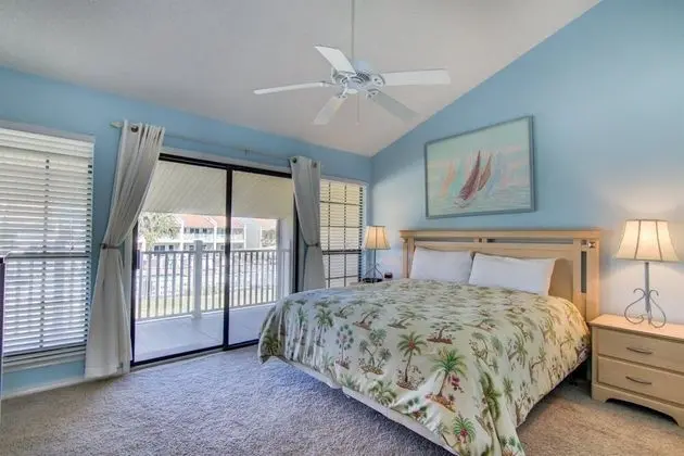Ev (3 A, Three Bedroom Townhome)