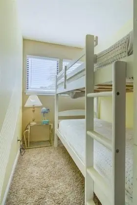 Ev (3 A, Three Bedroom Townhome)