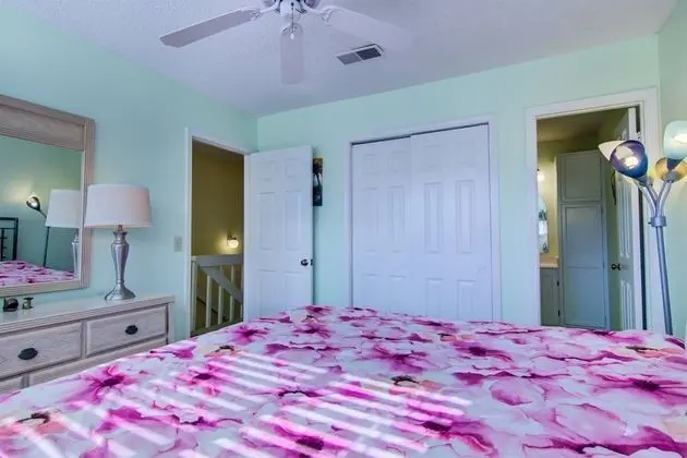 Ev (3 A, Three Bedroom Townhome)