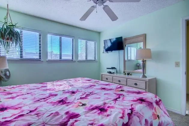 Ev (3 A, Three Bedroom Townhome)