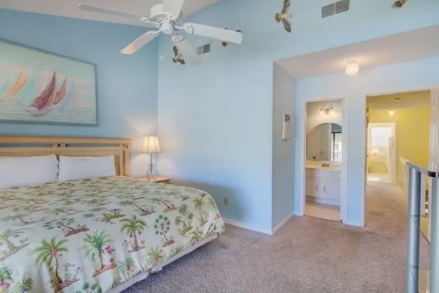 Ev (3 A, Three Bedroom Townhome)