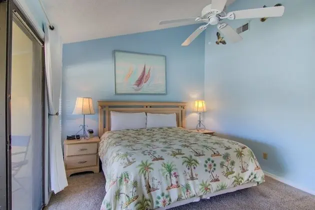 Ev (3 A, Three Bedroom Townhome)
