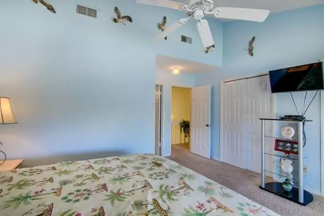 Ev (3 A, Three Bedroom Townhome)