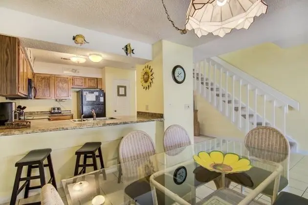 Ev (3 A, Three Bedroom Townhome)