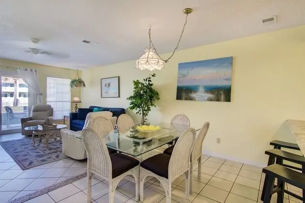 Ev (3 A, Three Bedroom Townhome)