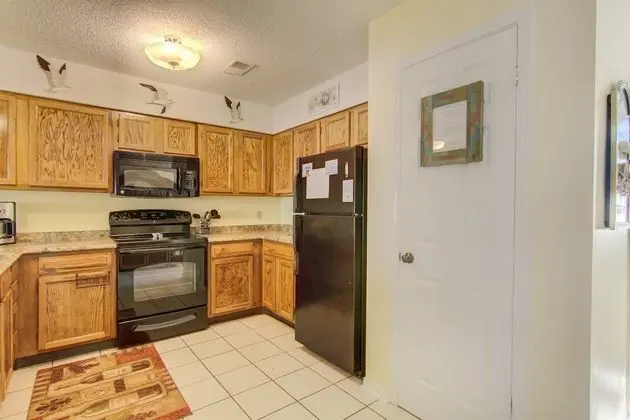Ev (3 A, Three Bedroom Townhome)