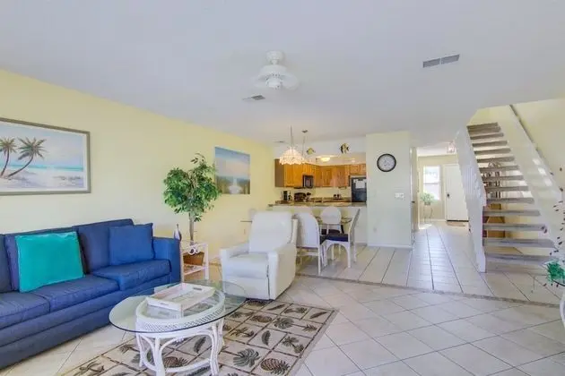 Ev (3 A, Three Bedroom Townhome)