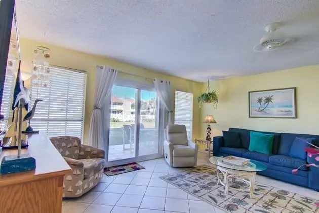 Ev (3 A, Three Bedroom Townhome)