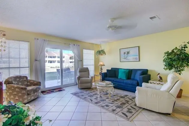 Ev (3 A, Three Bedroom Townhome)