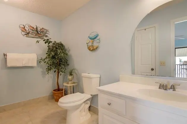 Ev (3 A, Three Bedroom Townhome)