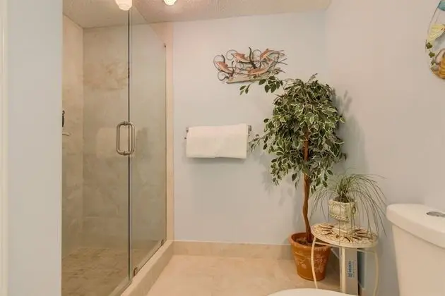 Ev (3 A, Three Bedroom Townhome)