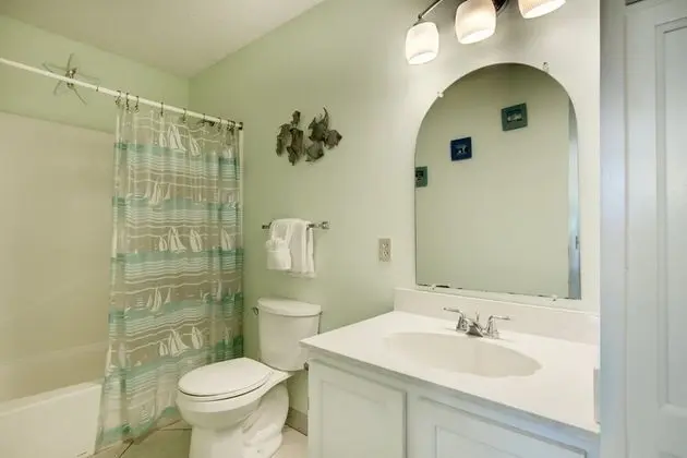 Ev (3 A, Three Bedroom Townhome)