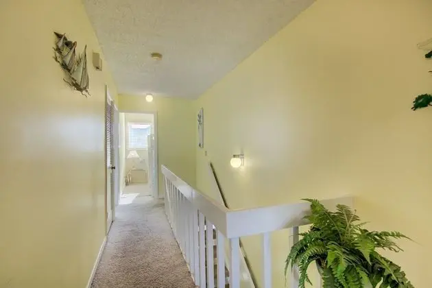 Ev (3 A, Three Bedroom Townhome)