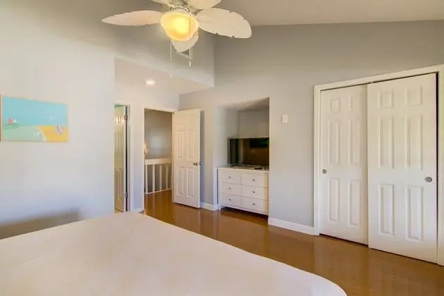 Ev (3 C, Three Bedroom Townhome)
