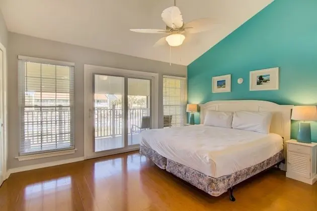 Ev (3 C, Three Bedroom Townhome)
