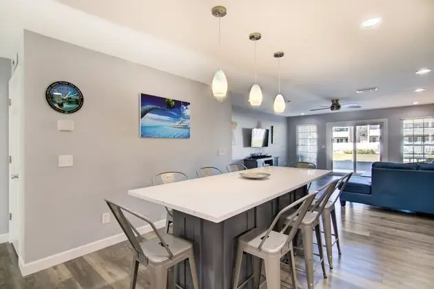 Ev (3 C, Three Bedroom Townhome)