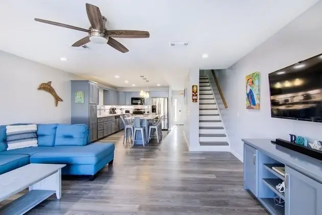 Ev (3 C, Three Bedroom Townhome)