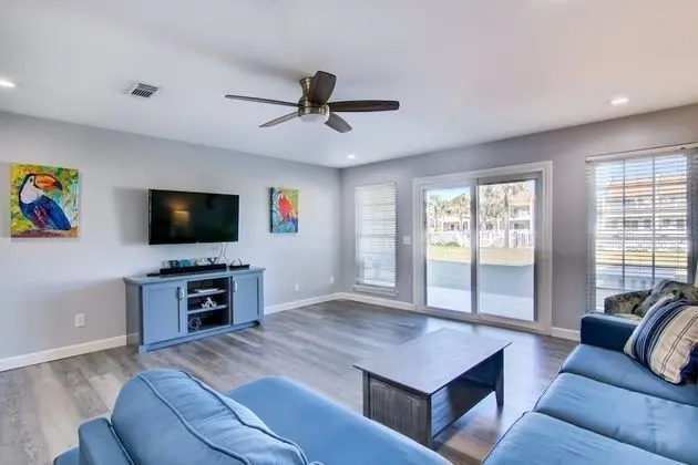 Ev (3 C, Three Bedroom Townhome)