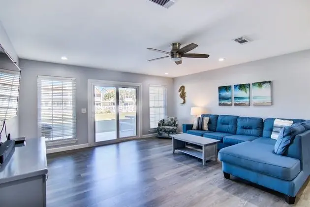 Ev (3 C, Three Bedroom Townhome)