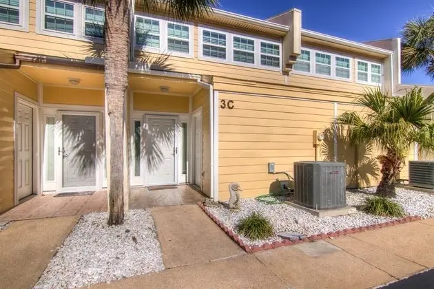 Ev (3 C, Three Bedroom Townhome)