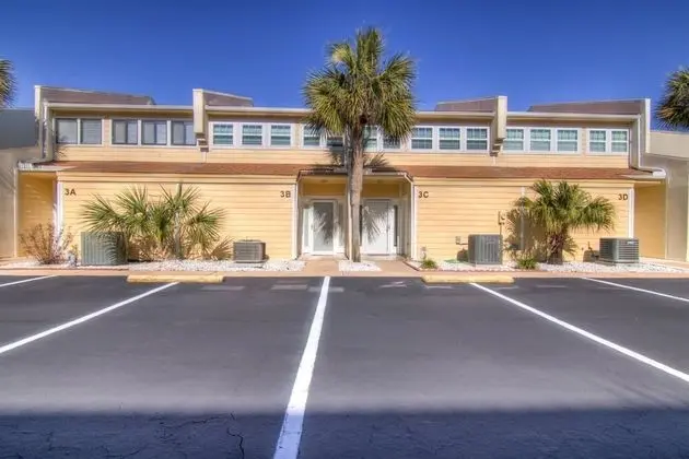 Ev (3 C, Three Bedroom Townhome)