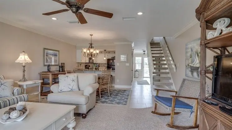 Ev (4 C, Two Bedroom Townhome)
