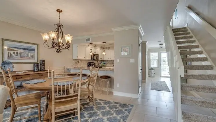Ev (4 C, Two Bedroom Townhome)