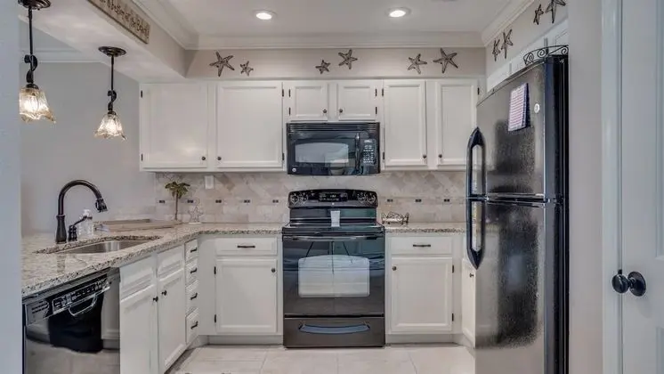 Ev (4 C, Two Bedroom Townhome)