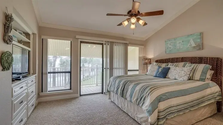 Ev (4 C, Two Bedroom Townhome)