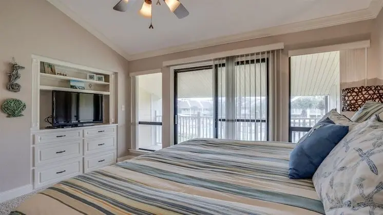 Ev (4 C, Two Bedroom Townhome)