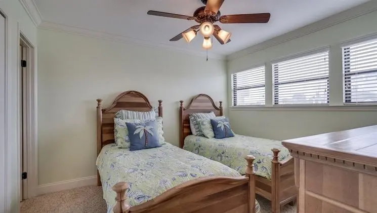 Ev (4 C, Two Bedroom Townhome)
