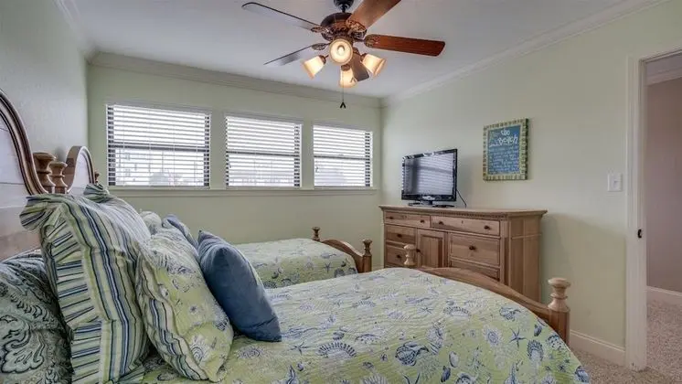 Ev (4 C, Two Bedroom Townhome)
