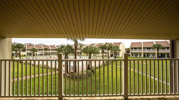 Ev (4 C, Two Bedroom Townhome)