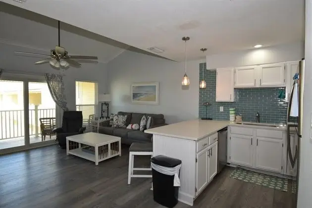 Daire (6 H Two bedroom loft condo)