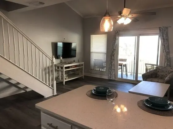Daire (6 H Two bedroom loft condo)