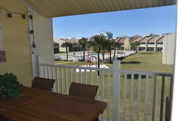 Daire (6 H Two bedroom loft condo)