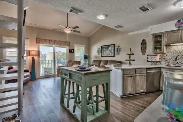 Daire (8 H Two Bedroom Condo)