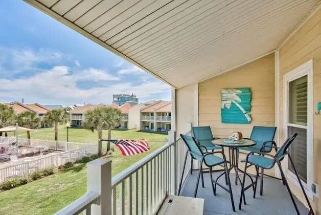 Daire (8 H Two Bedroom Condo)