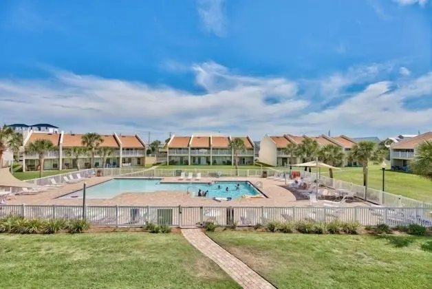 Daire (8 H Two Bedroom Condo)