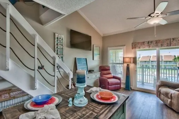 Daire (8 H Two Bedroom Condo)