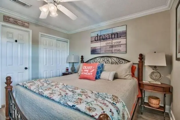 Daire (8 H Two Bedroom Condo)