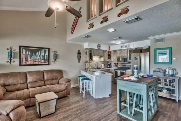 Daire (8 H Two Bedroom Condo)