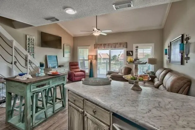 Daire (8 H Two Bedroom Condo)