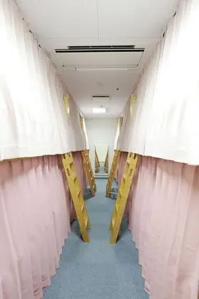 Ortak Ranzalı Oda, Sadece kadınlar için (  1  )